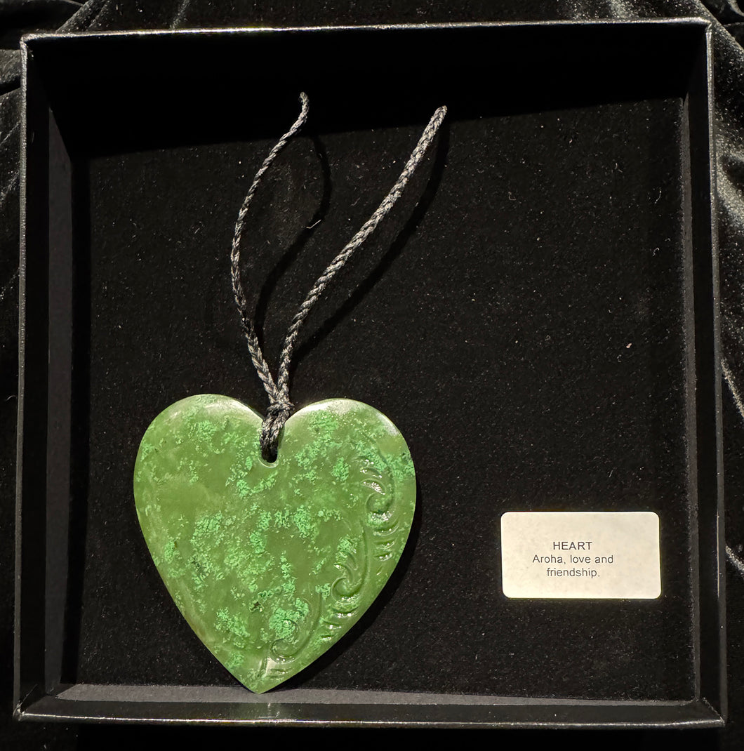 NZ Pounamu Heart( which comes boxed)